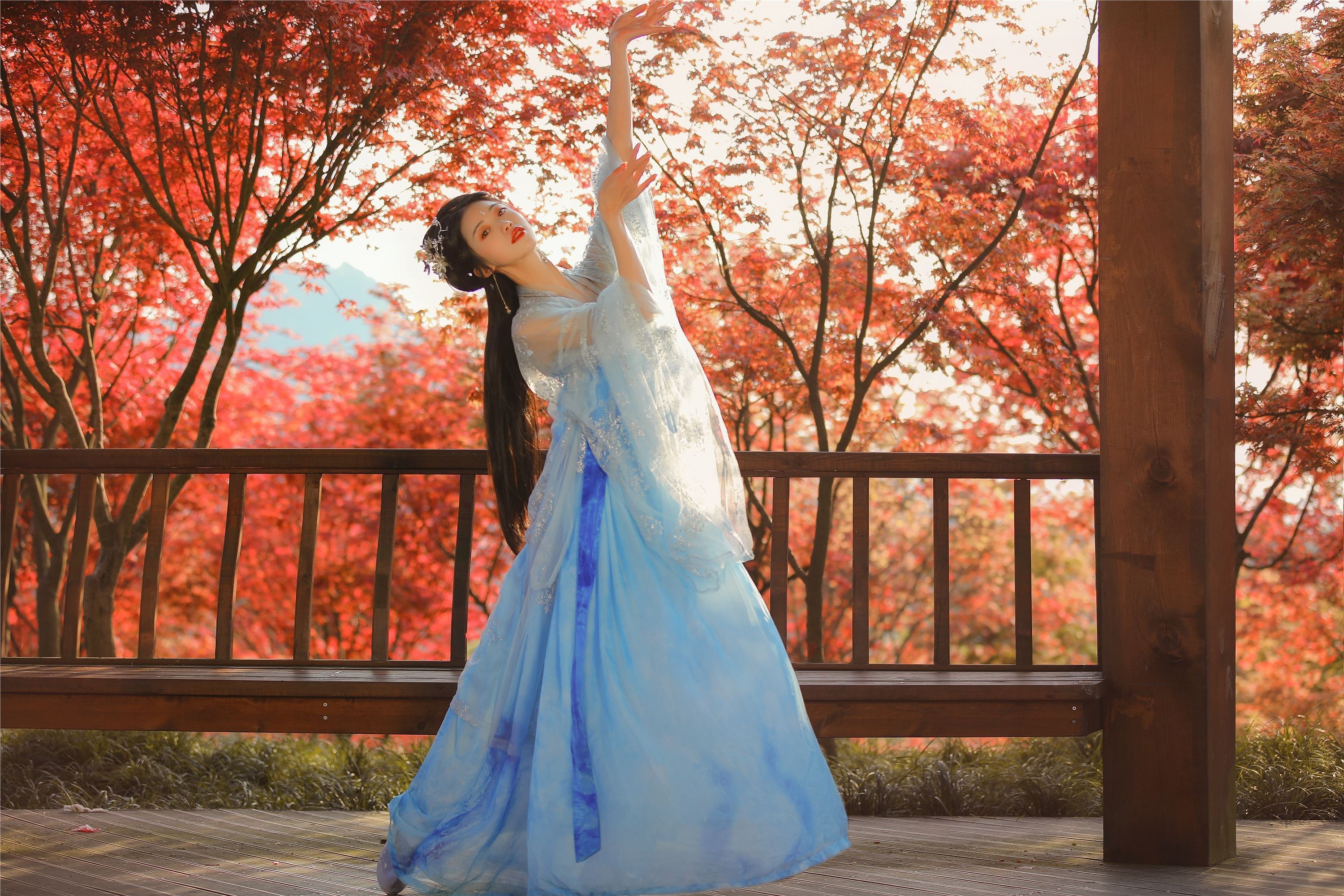 YITUYU艺图语 2021.08.23 秋枫萧瑟 吉祥祥